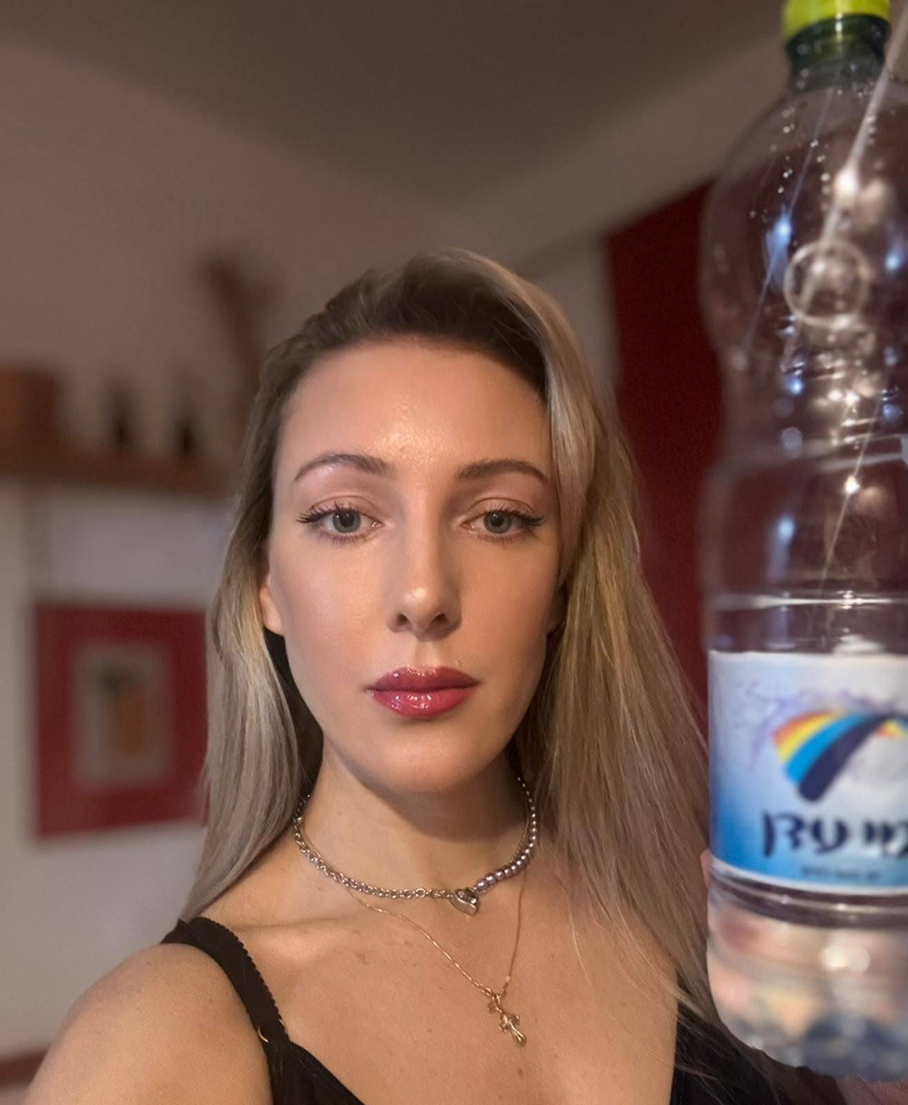 בתל אביב- מארחת מסאגיסטית