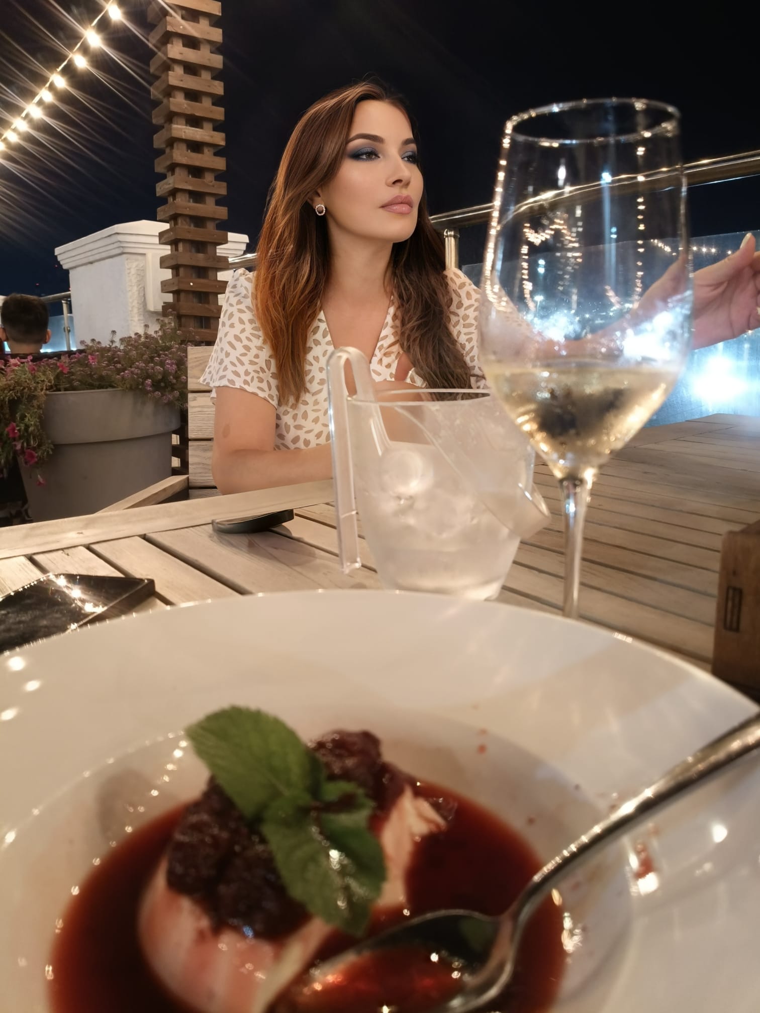 לילי 29 מארחת סקסית מטריפה כוסית על -בתל אביב